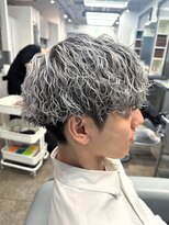 ノイセル 西本町(Noisyle)&nbsp;シルバーマッシュブリーチパーマ波打ちツイストスパイラルパーマ