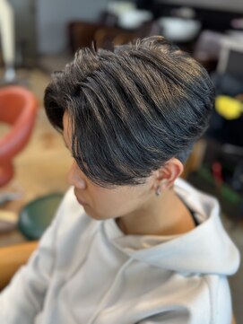 クレップスヘアーヒマワリ(CRE'PS HAIR HIMAWARI) ハイライト前下がりセンターパート