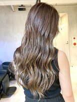 エリマ 調布(elima)&nbsp;調布白髪ぼかしハイライトミディアムボブアッシュベージュカラー