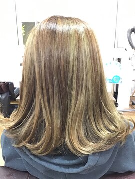 ヘアーアトリエ アルバ(hair atelier alba) 外ハネミディ