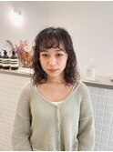 ミディアムパーマ 顔まわりカット スパイラルパーマ くるくる