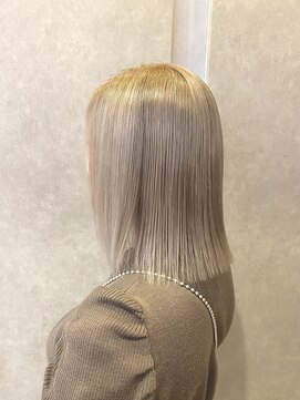 ジールサロン つくば本店 ホワイティーベージュ×切りっぱなしボブ/20代30代