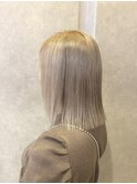 ホワイティーベージュ×切りっぱなしボブ/20代30代