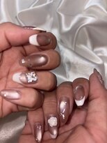 ジゼル(GISELLE) 【ワンホン】うるつやサテンフレンチ×大ぶりビジューネイル