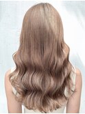 アフロート恵里　耳かけ　ウェーブパーマ　フォギーベージュ