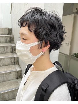 ユノ(juno) 黒髪ツーブロックショートのくるくるパーマスタイル☆