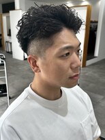 ヒュイル バイ ニアウ(Hwyl by Niau)&nbsp;メンズマッシュパーマニュアンスパーマスパイラルパーマ刈り上げ