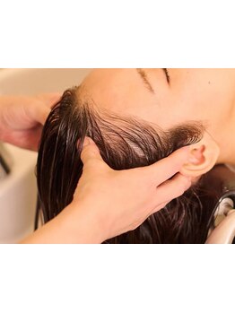高いリピート率を誇る至極のマッサージ！頭皮を清潔にし、指通り滑らかなサラサラな髪に仕上げます◎