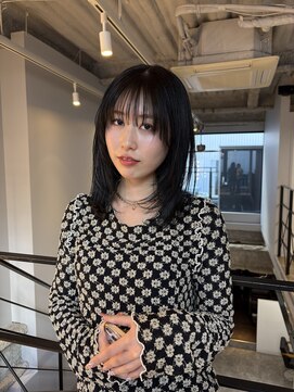ヌープヘアーアイス(NUUP.hair ici) 20代30代寒色系カラーシースルーバンク艶感ストレート透明感