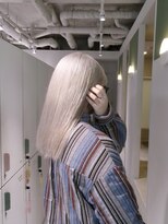 ムーム(Momb)&nbsp;3回ブリーチで作るホワイトベージュ