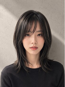 ワンエイティ(180°) 外はねグレージュハイライト