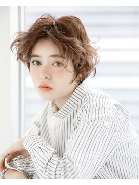 ネオリーブアイム 横浜西口店(Neolive aim) ウエーブにセンターパートの大人ショート