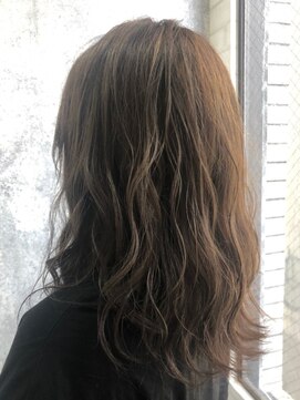 ジーナ 銀座中央通り(Zina) 【Zina 銀座中央通り】透明感耳かけ×フォギーベージュ