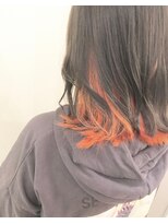 モルニ(MORNI)&nbsp;インナーカラー_マロンベージュ Aラインボブ かきあげ