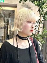 ヲタク(wotaku.)&nbsp;抜きっぱなしブロンドハイトーンダブルカラーケアブリーチボブ