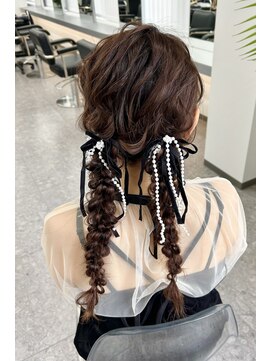 ランズ(LANDS) 編みおろしツイン【大阪 梅田 ヘアセット】