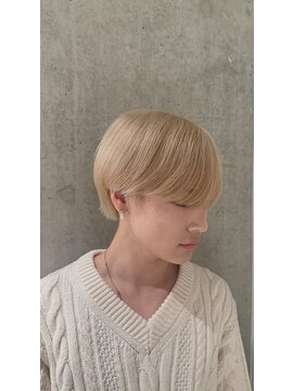 モニカ(MONIQA) ペールベージュ