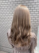 リア(Lia by KENJE)&nbsp;Lia&岡本拓朗　大人気のミルクティーカラー