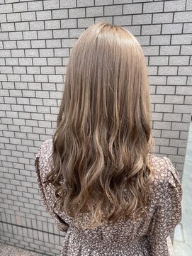 リア(Lia by KENJE) Lia&岡本拓朗　大人気のミルクティーカラー