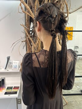 ソーソー(SoSo) 《SoSo》お呼ばれヘアアレンジ×個性派ツイン