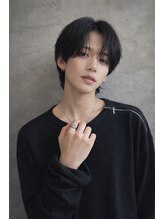 ベル 新宿(Belle) フェザーパーマ/センターパート/ツーブロック/シャドウパーマ