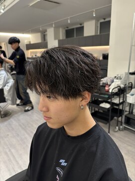 ビカムメンズヘアー 栄店(become men's hair) 緩め縦落ちセンターパート