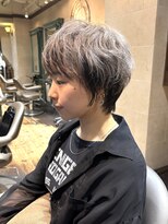 モナン(monan)&nbsp;ナチュラルショート大人ショートヘアインナーボブツートンカラー