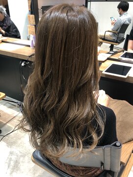ビヨウシツ ポスタ スモーキーグレージュ×ロング　正木ゆかり