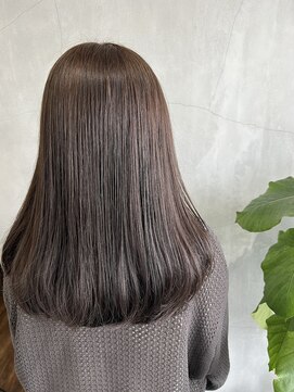 ティティ(TiTi) 落ち着きと抜け感のあるカラー[TiTi_福田りの]