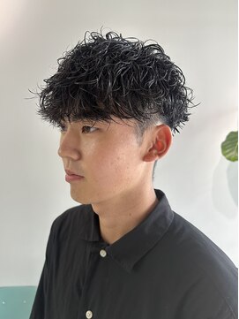 ヘアーメイク ネイキッド(Hair make Naked) 波巻きスパイラルパーマ【強め】