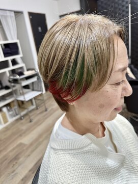 リア(Li'a) インナーカラー/クリスマスカラー/派手髪/ミルクティーベージュ