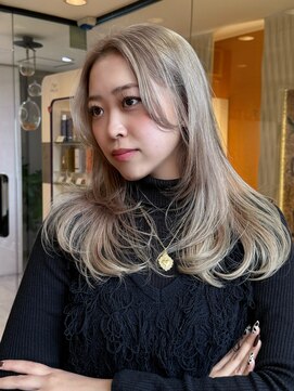 ベージュカラー レイヤーカット ハッシュカット