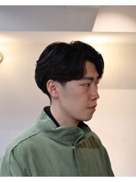 シーンバイラッド ヘルム(SCENE by RAD helm) 好印象センターパート束感メンズカット清潔感ビジネスヘア艶感