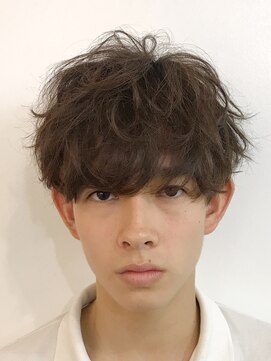 フィフス(fifth) フェザーマッシュコンマヘアスパイラルパーマツイストパーマ