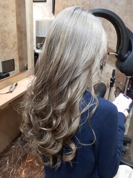 アンフィ 新杉田(Anphi) Cinderella white beige.