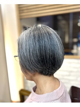 ヘアー グリーン(hair green) グレイヘア丸みボブ40代50代