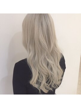 ラヴェ(LAWE.) ホワイトシルバーアッシュ☆外国人風カラー☆メルトカラー☆