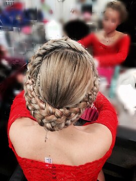 ボア トウキョウ(Voix Tokyo) 編み込みVネープ アップ