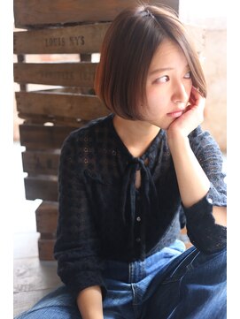 カライングドゥ(ing deux) 【＋～ing deux】サラつやセンターパートボブ