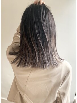 エル セルカ 高田馬場(el CERCA) 外国人風シルバーグラデーションカラー×切りっぱなしボブ