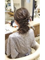 ヴィサージュ ユニール(VISAGE unir)&nbsp;【VISAGE unir】　崩れない×オシャレなハーフアップ