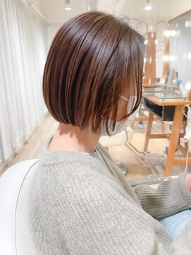 ネオリーブ チロル 横浜西口店(Neolive CiroL.) ぷつんとカット　大人ミニボブ　アルティストカラー