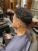 ヤード(YARD)&nbsp;ミドルスキンフェード　ショートアフロスタイル