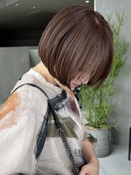 ニジュウサンド ナダーン(23° NADAUN) 前上がりボブ