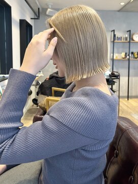 エミス バイ メルト 吉祥寺(emis by melt) 【吉田江梨】ハイトーンボブ切りっぱなし外ハネケアブリーチ