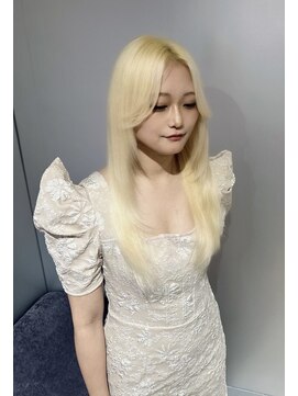 アルーシェウィズスカイ 原宿(Alushe with Sky) ホワイトブロンド/ホワイトカラー/ダブルカラー/ケアブリーチ