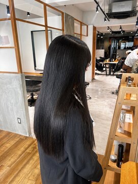 アカラ(acala) ストレートロング【20代30代40代/イルミナカラー/縮毛矯正】