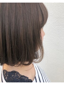 マスト ヘアー(must hair) 透明感カラースモーキートパーズ×ラウンドバングワンカールボブ