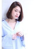グレージュ耳掛けボブ