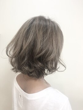 モ ディープ 泰夢(mo’Deep 泰夢) シルキーベージュ×ボブ